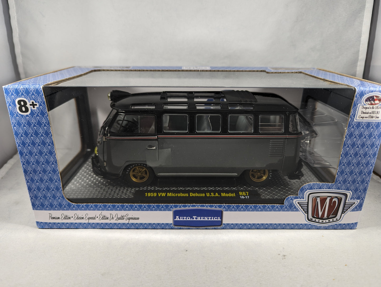 1959 VW Microbus Deluxe USA Model 1:24 scale