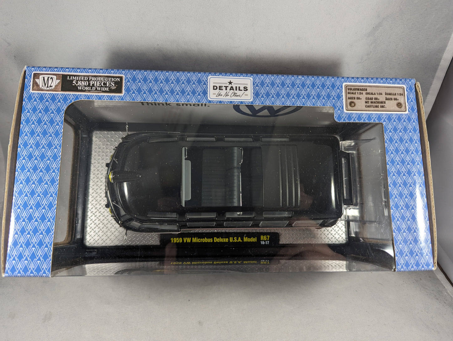 1959 VW Microbus Deluxe USA Model 1:24 scale