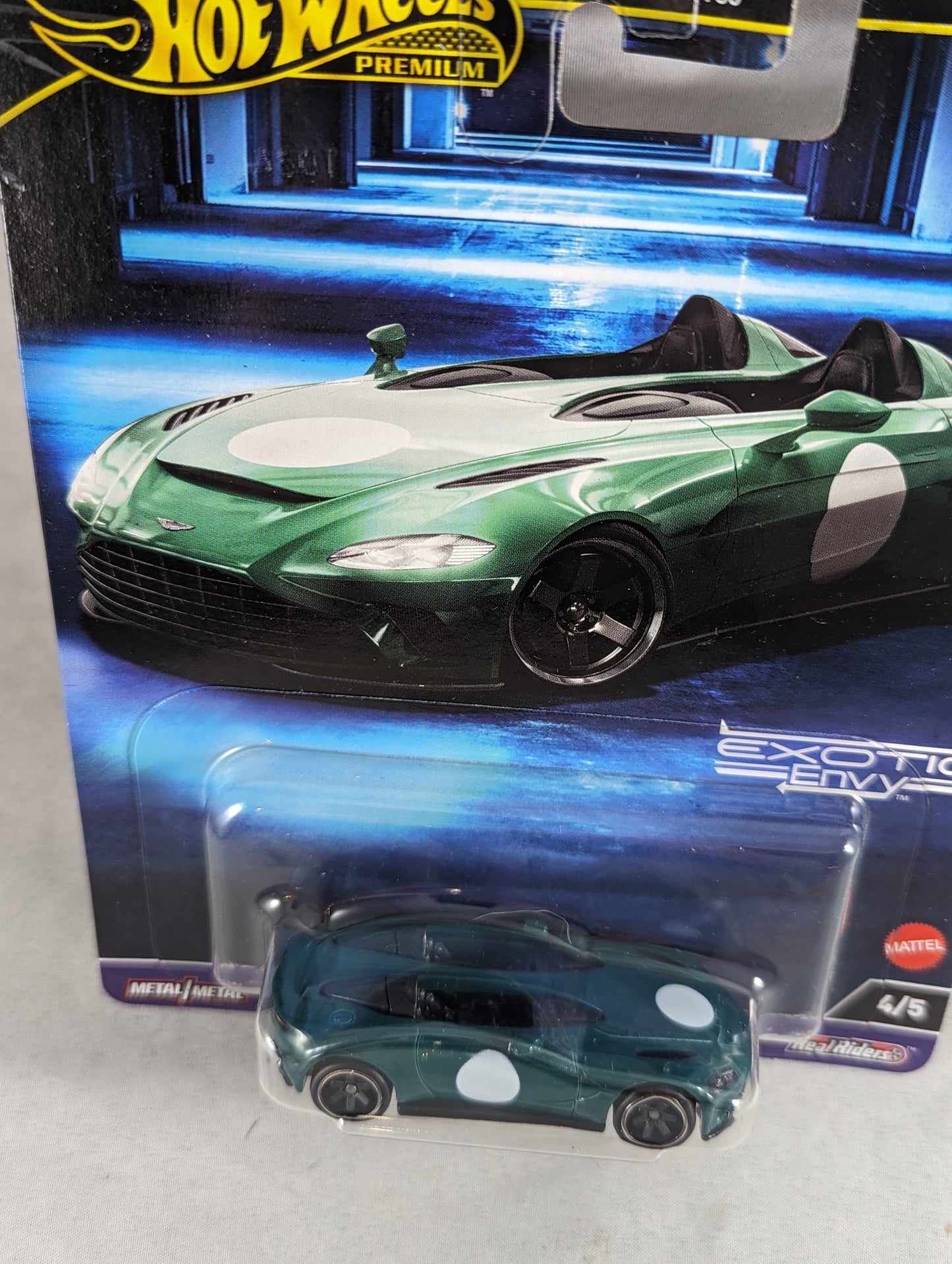 Hot Wheels Aston Martin V12 Speedster Exotic Envy