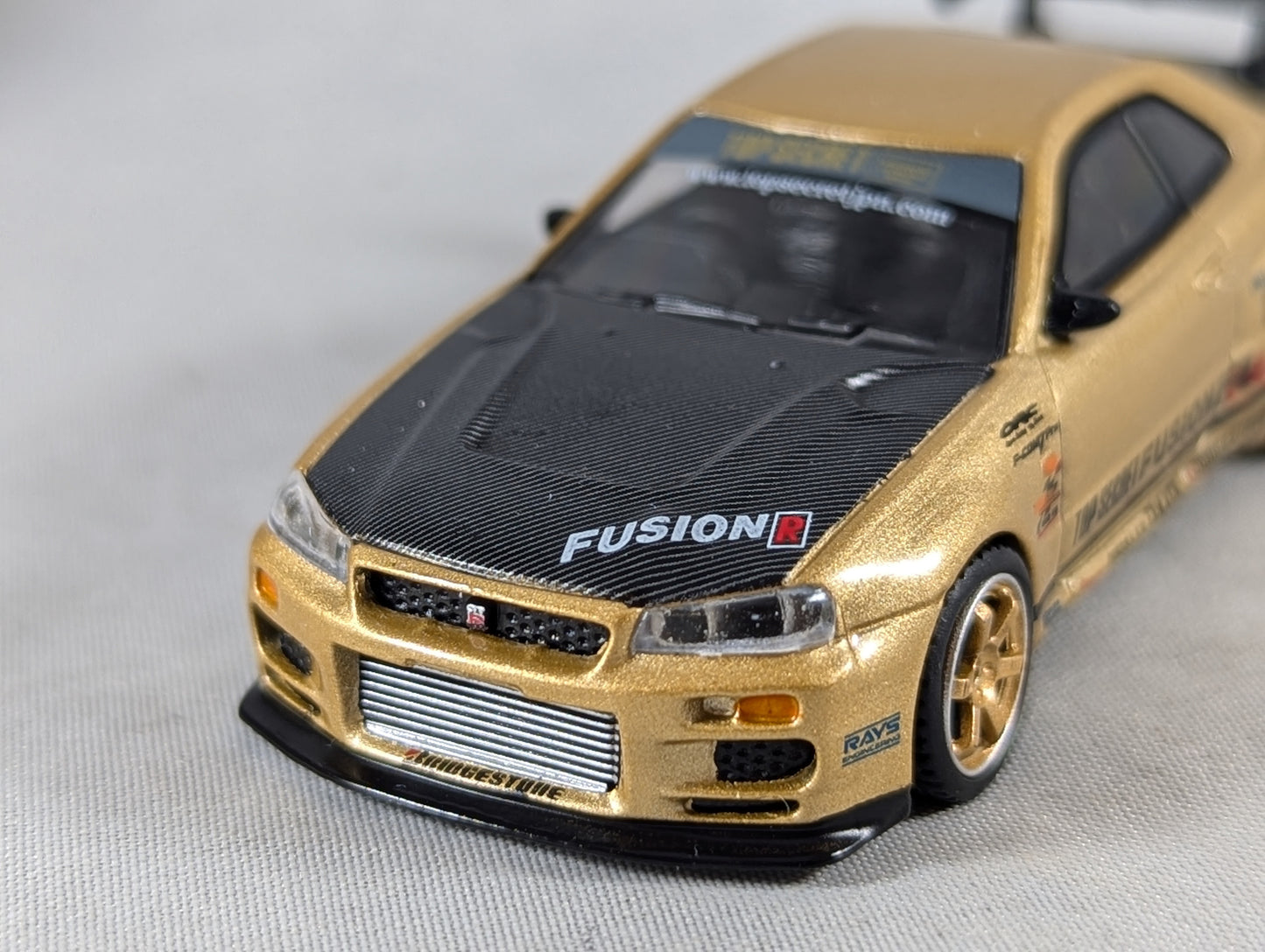 Mini GT Nissan Skyline GT-R (R34) Top Secret Gold