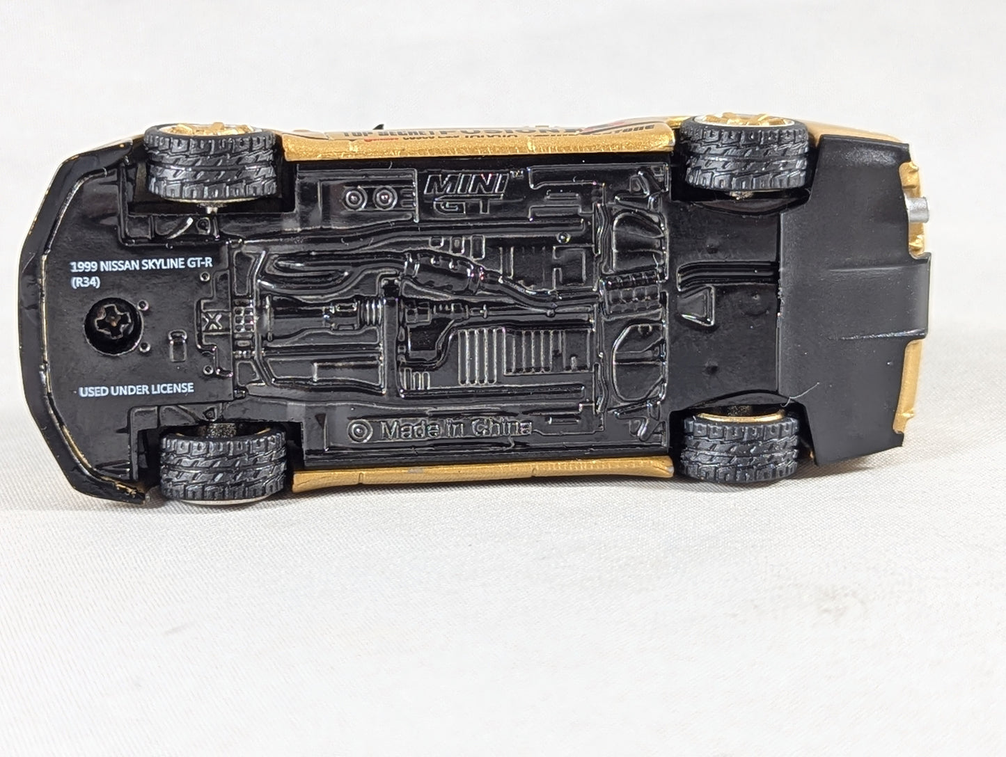Mini GT Nissan Skyline GT-R (R34) Top Secret Gold