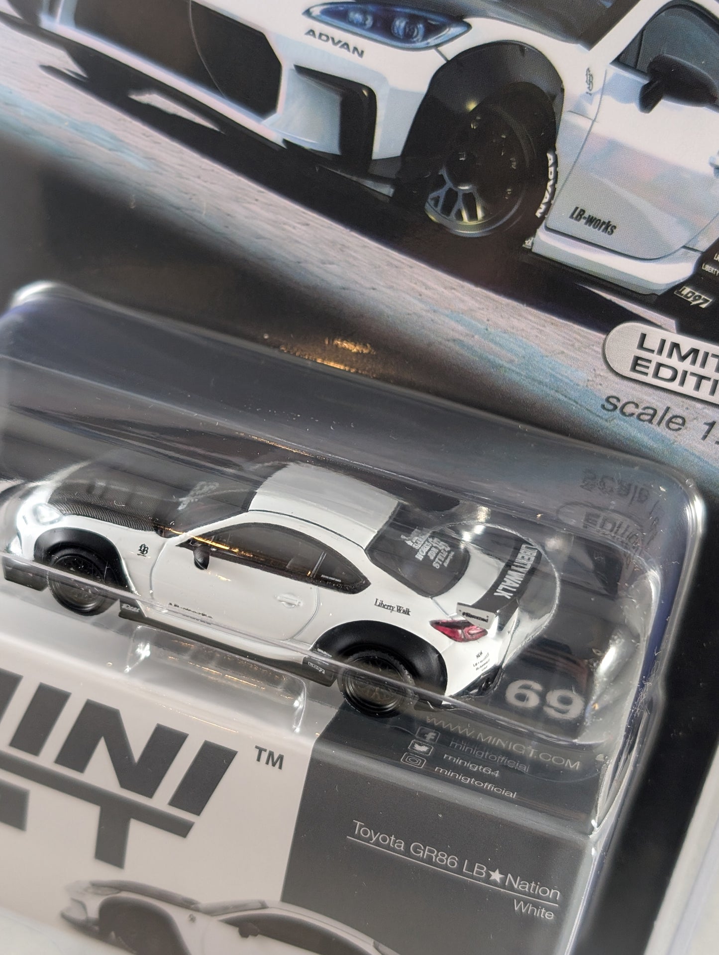 Mini GT Toyota GR86 LB Nation White