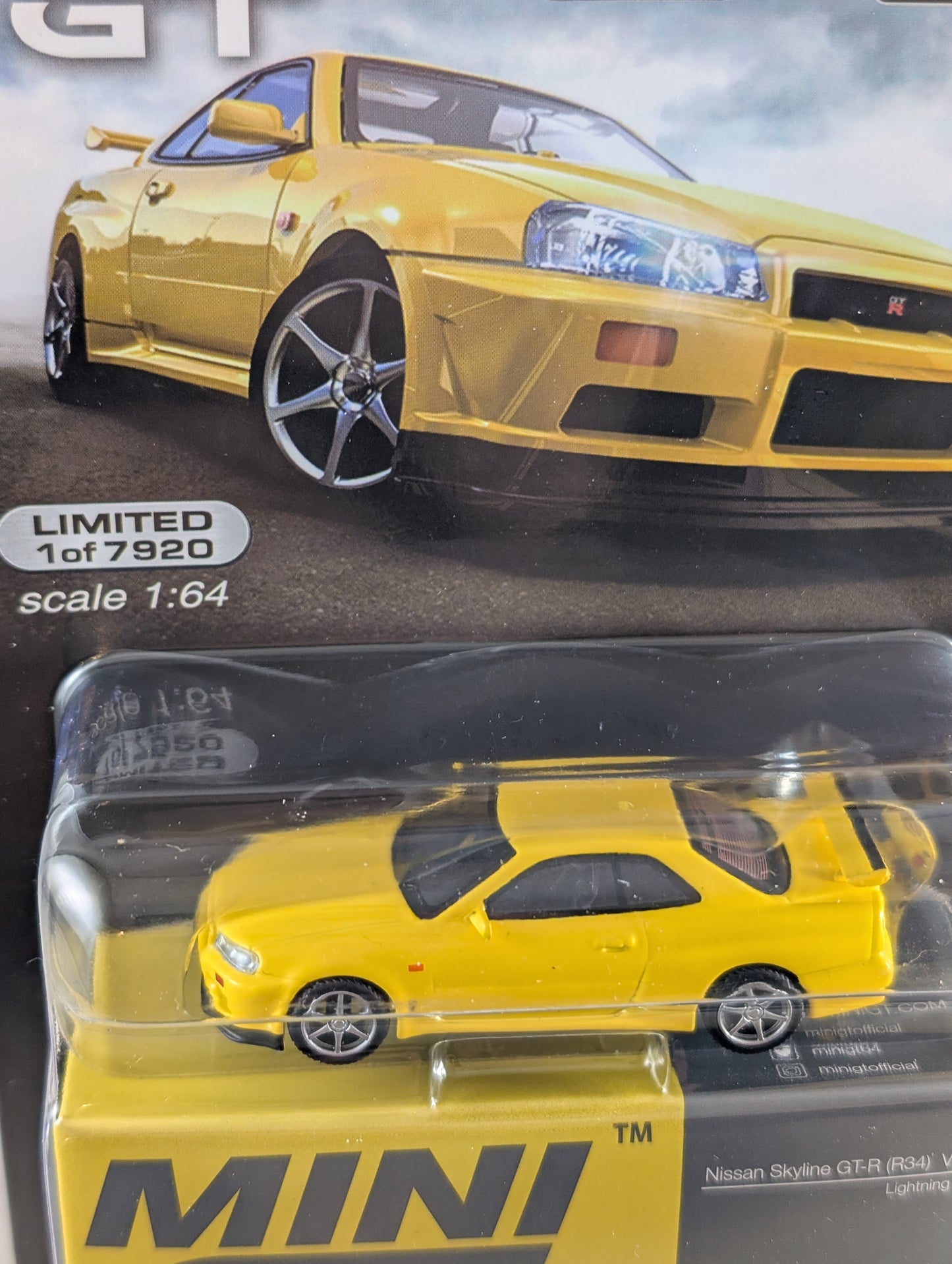 Mini GT Nissan Skyline GTR R34 V-Spec lightning yellow