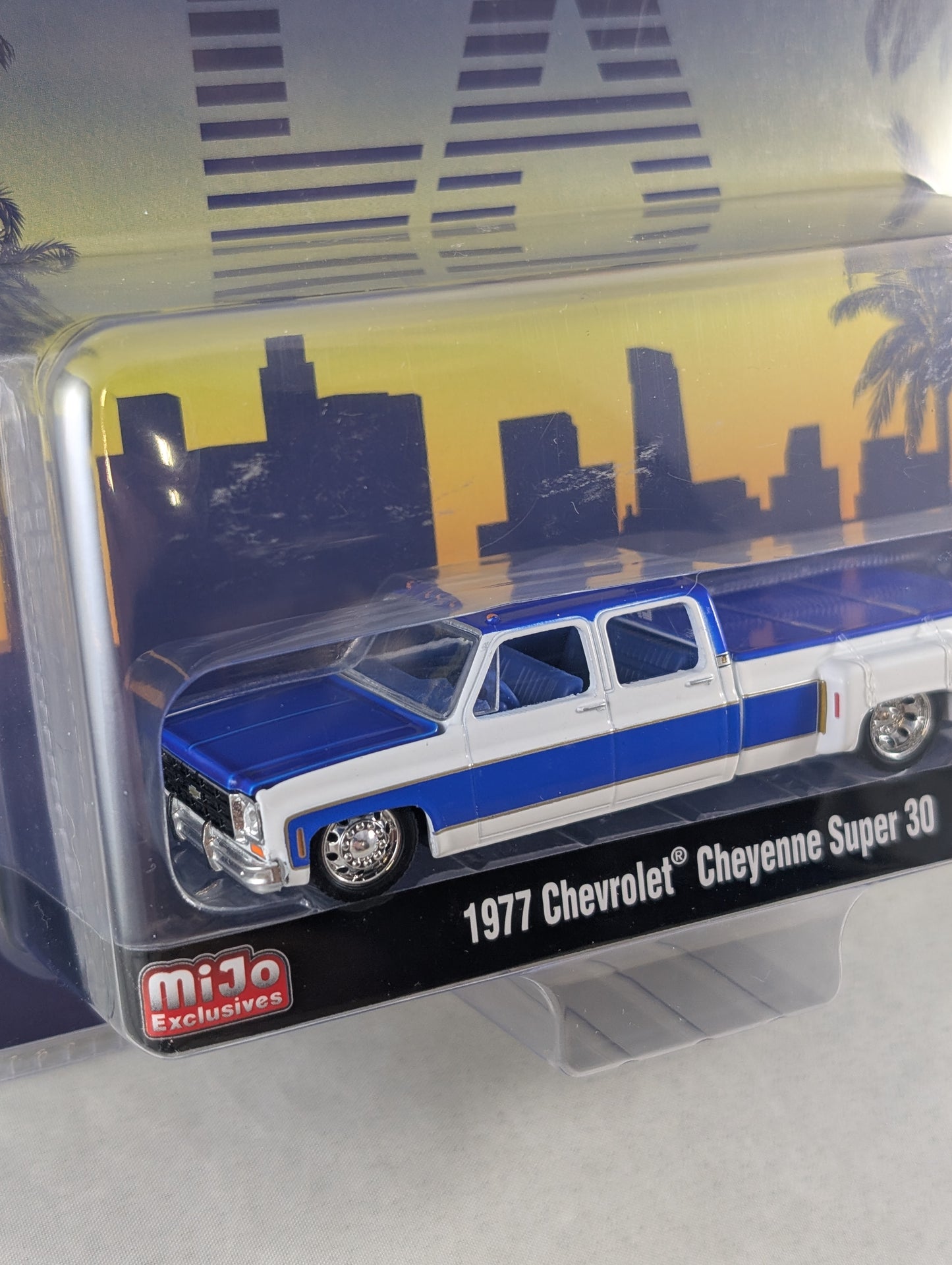 M2 Machines 1977 Chevy Cheyenne Super 30 Custom LA Mijo Exclusive