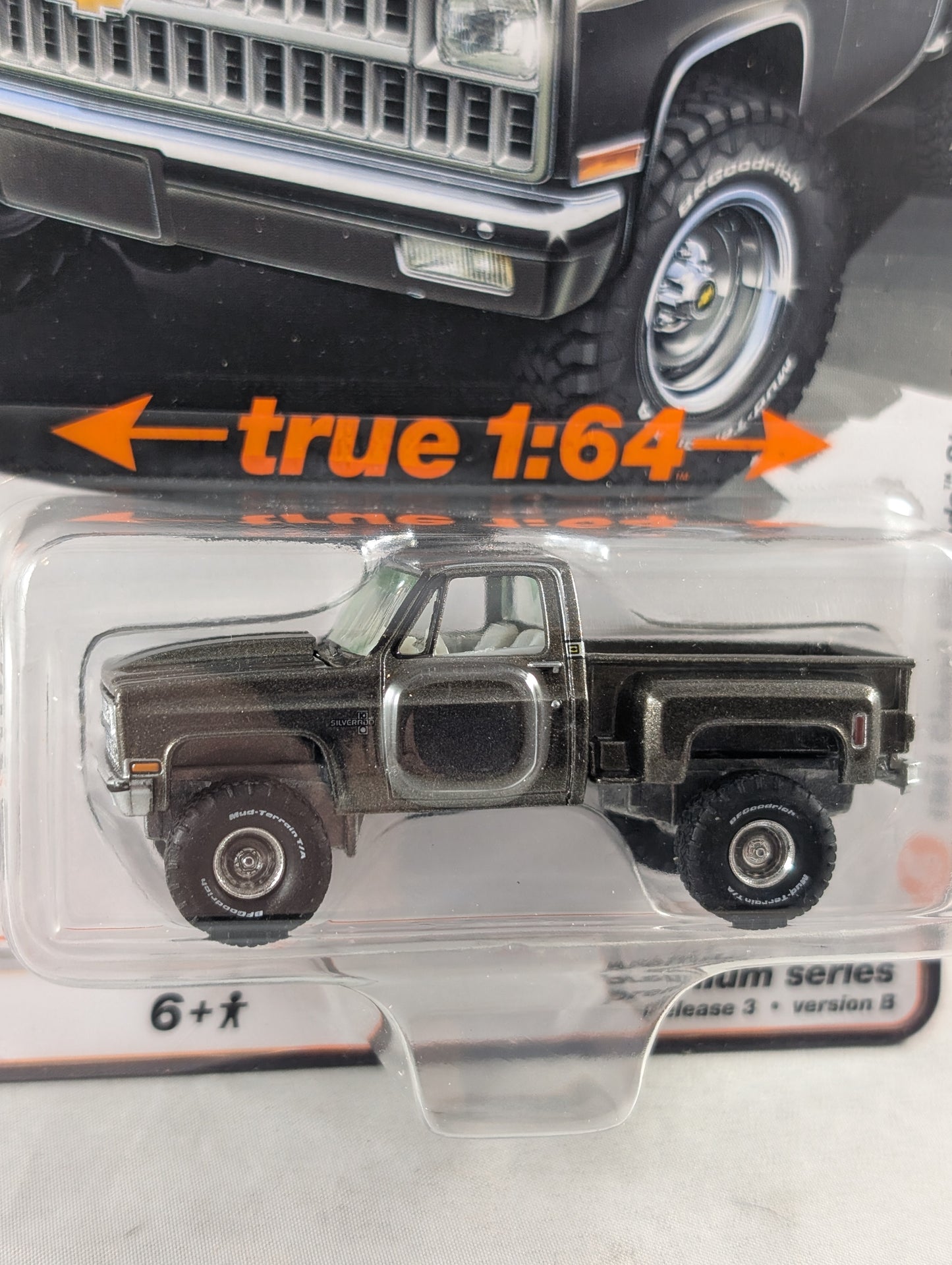 Auto World 1981 Chevy Silverado Stepside Graystone