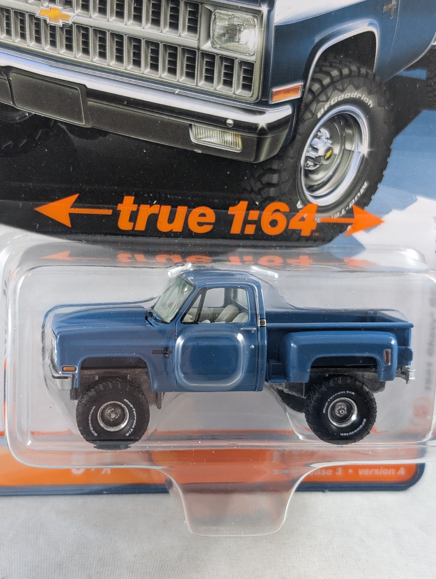 Auto World 1981 Chevy Silverado Stepside blue