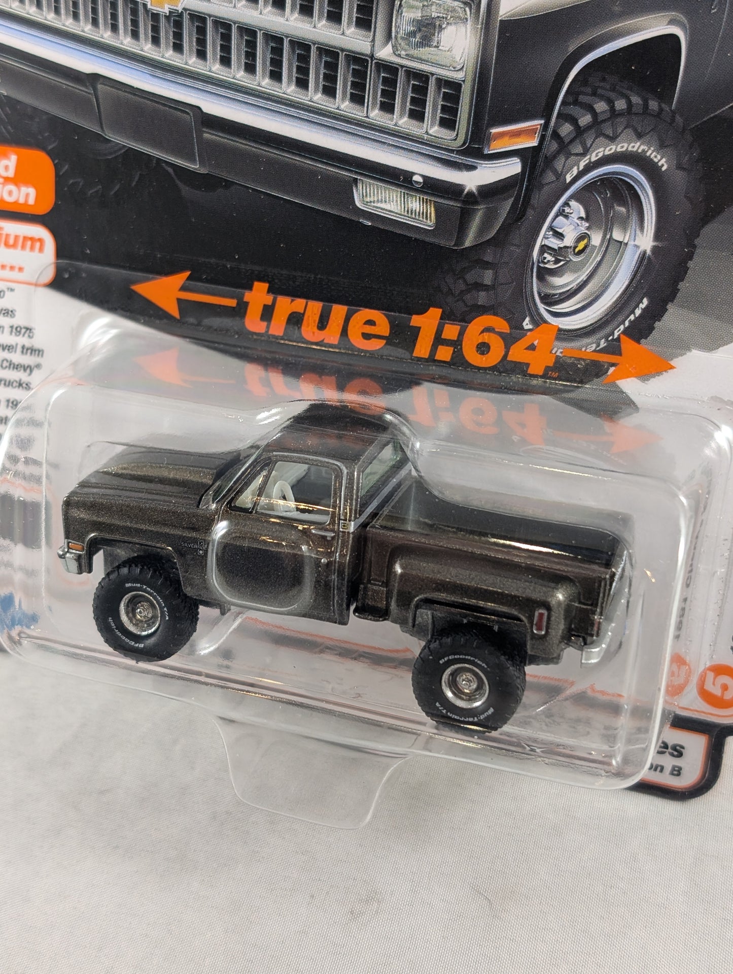 Auto World 1981 Chevy Silverado Stepside Graystone