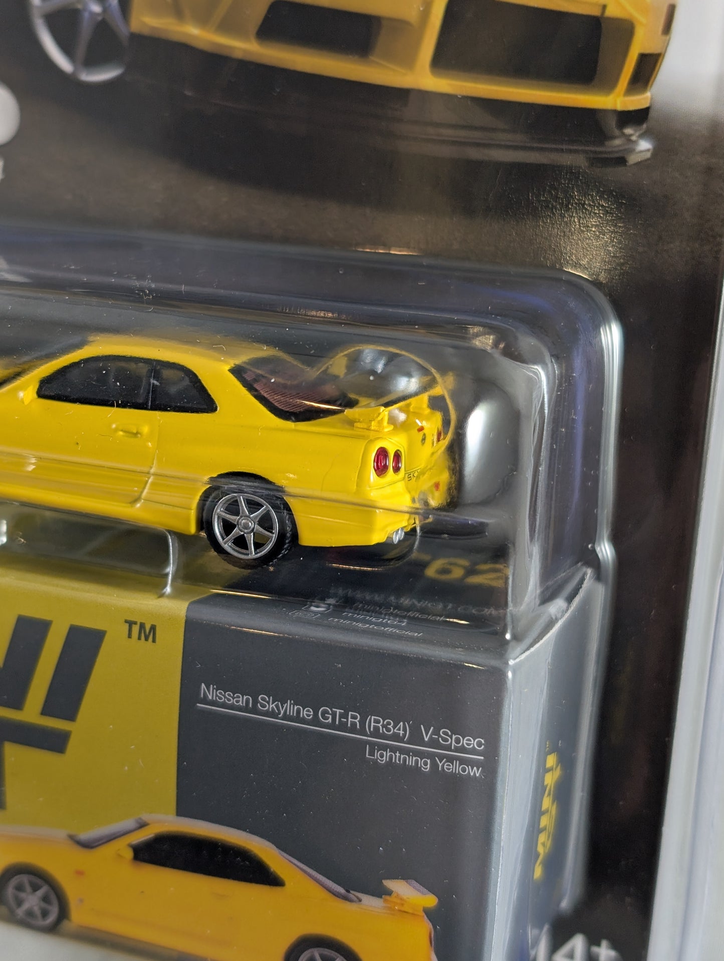 Mini GT Nissan Skyline GTR R34 V-Spec lightning yellow