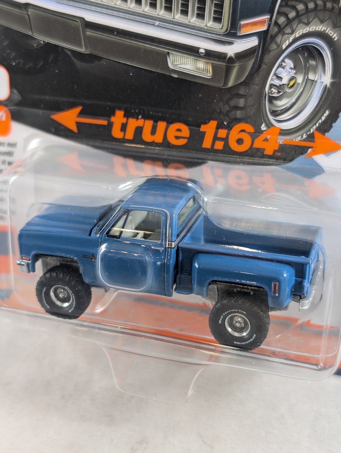 Auto World 1981 Chevy Silverado Stepside blue