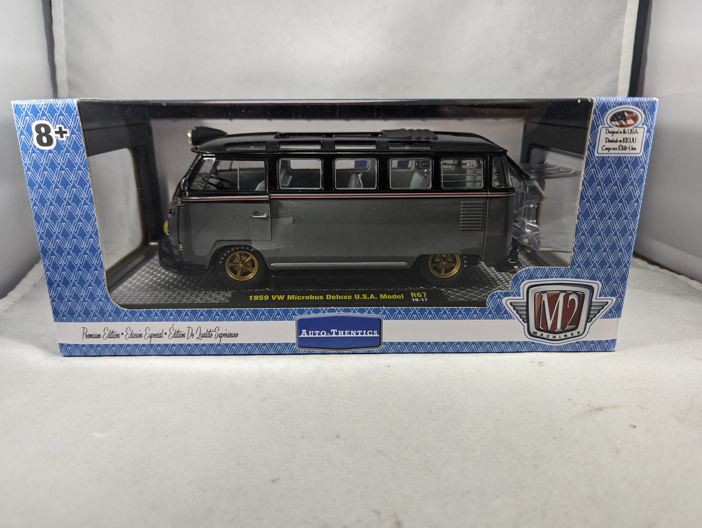 1959 VW Microbus Deluxe USA Model 1:24 scale