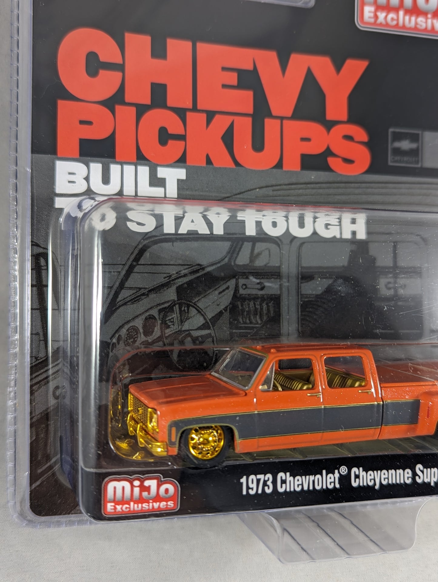 M2 Machines 1973 Chevrolet Cheyenne Super 30 Gold Chase