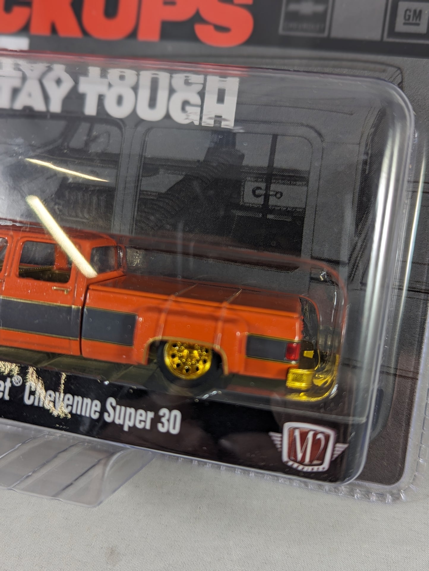 M2 Machines 1973 Chevrolet Cheyenne Super 30 Gold Chase