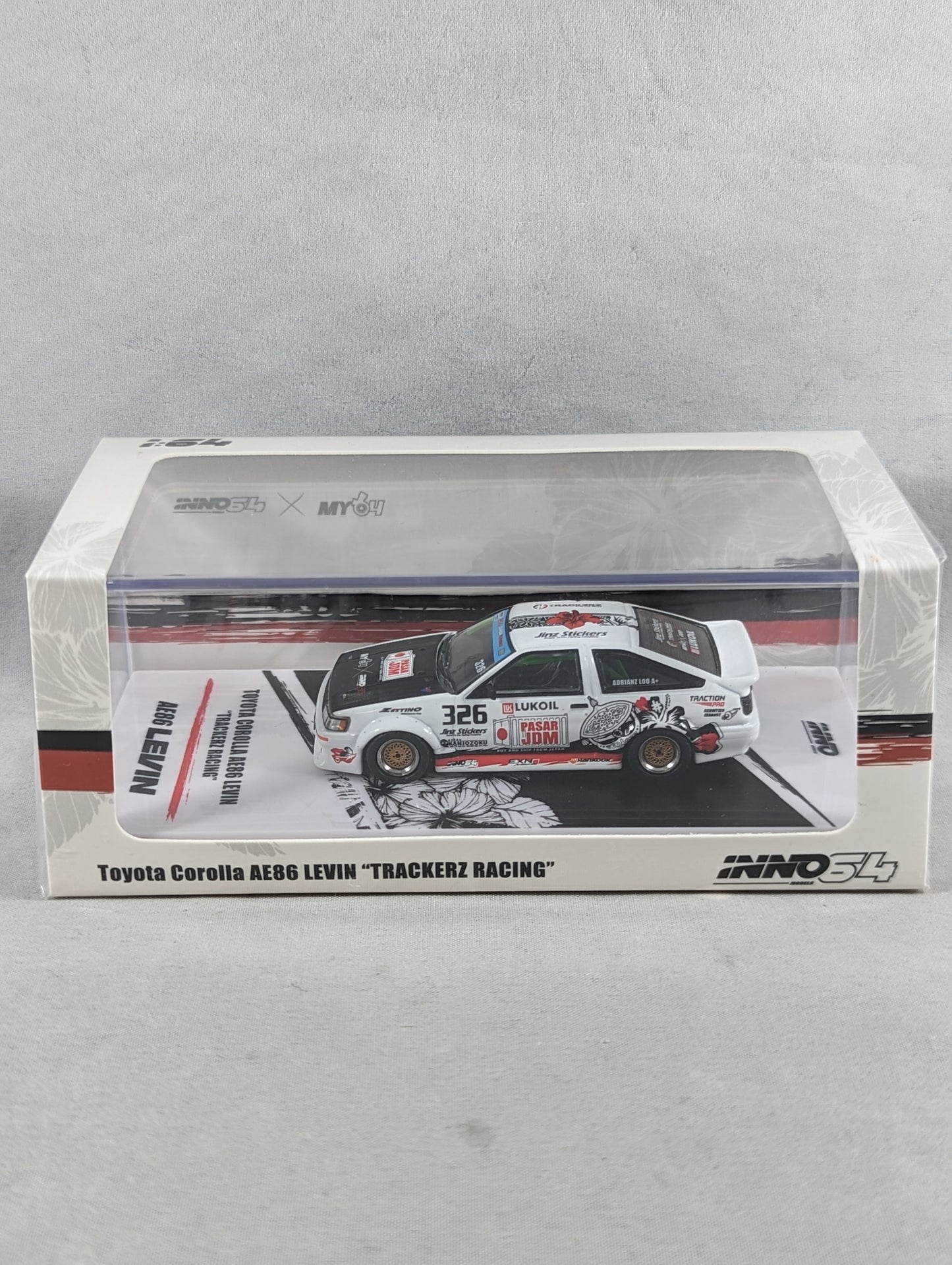 INNO64  Toyota Corolla AE86 Levin "Trackerz Racing"