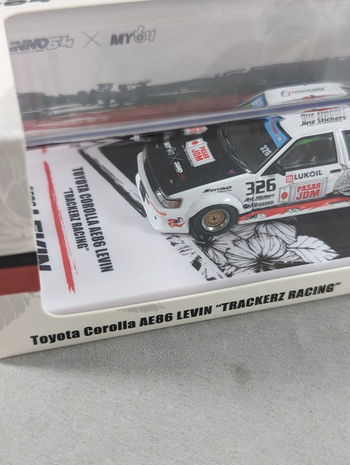 INNO64  Toyota Corolla AE86 Levin "Trackerz Racing"