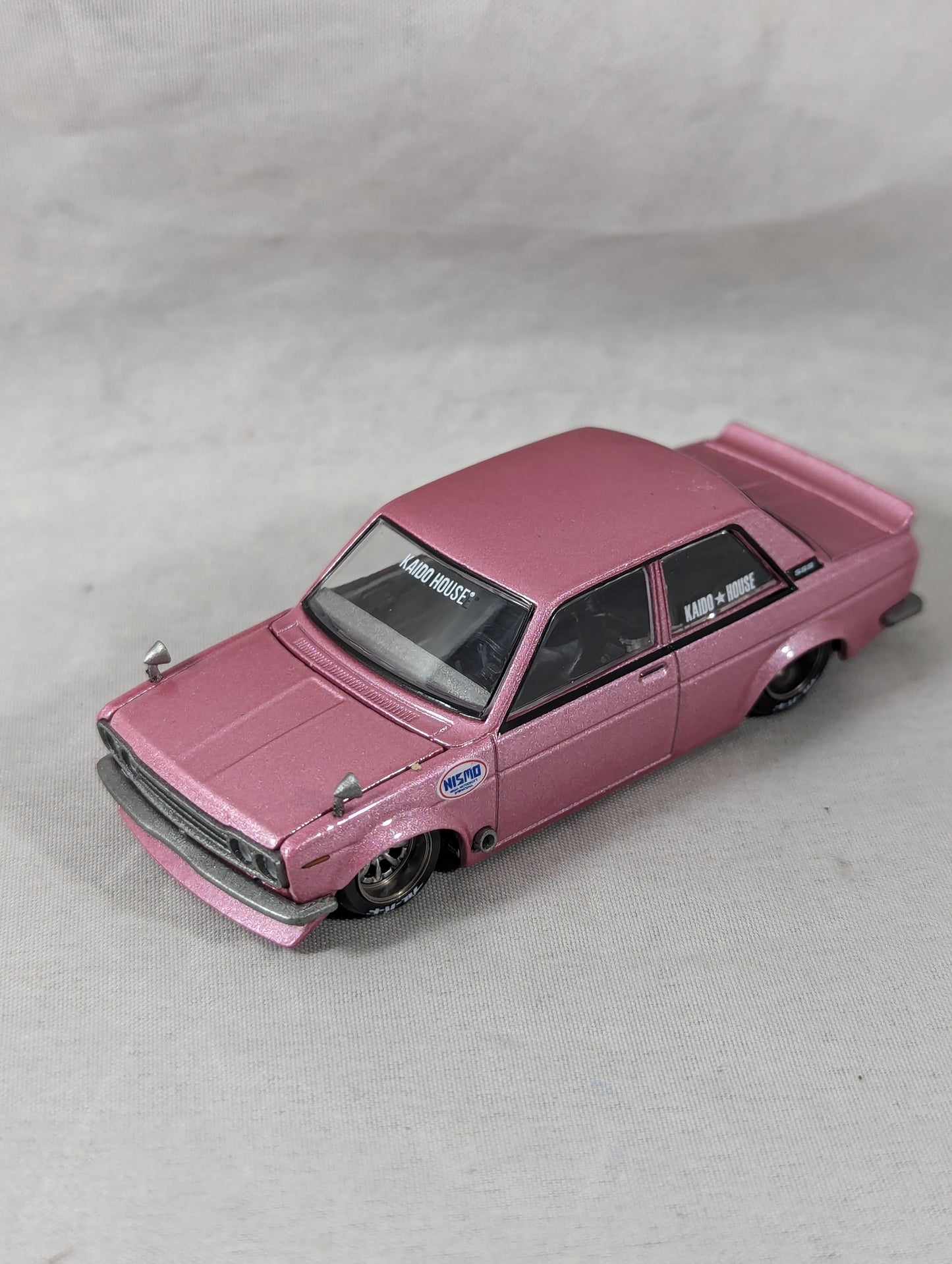 Mini GT Kaido House  Datsun Street 510 Nismo V1 Pink, Sealed box