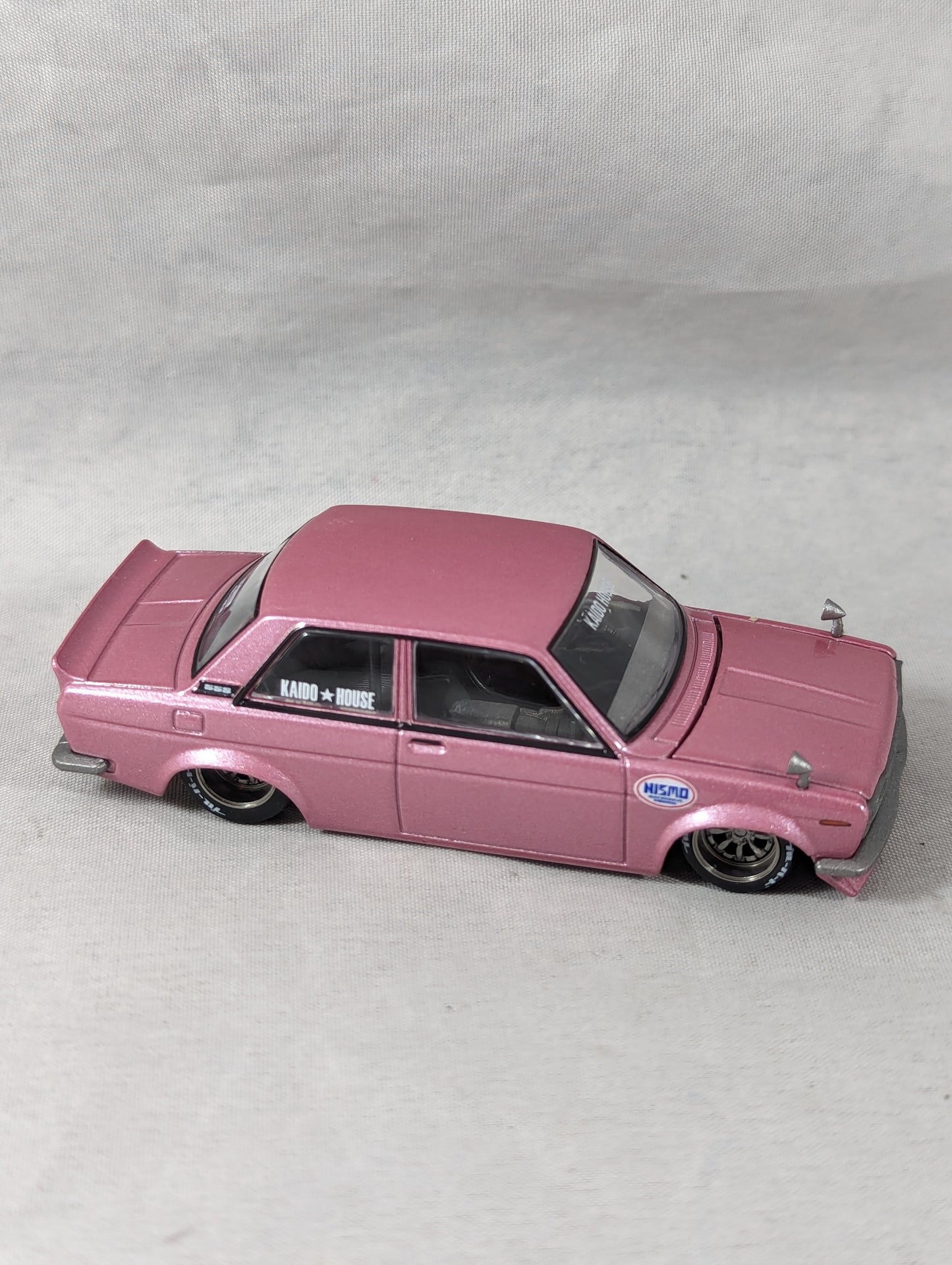 Mini GT Kaido House  Datsun Street 510 Nismo V1 Pink, Sealed box