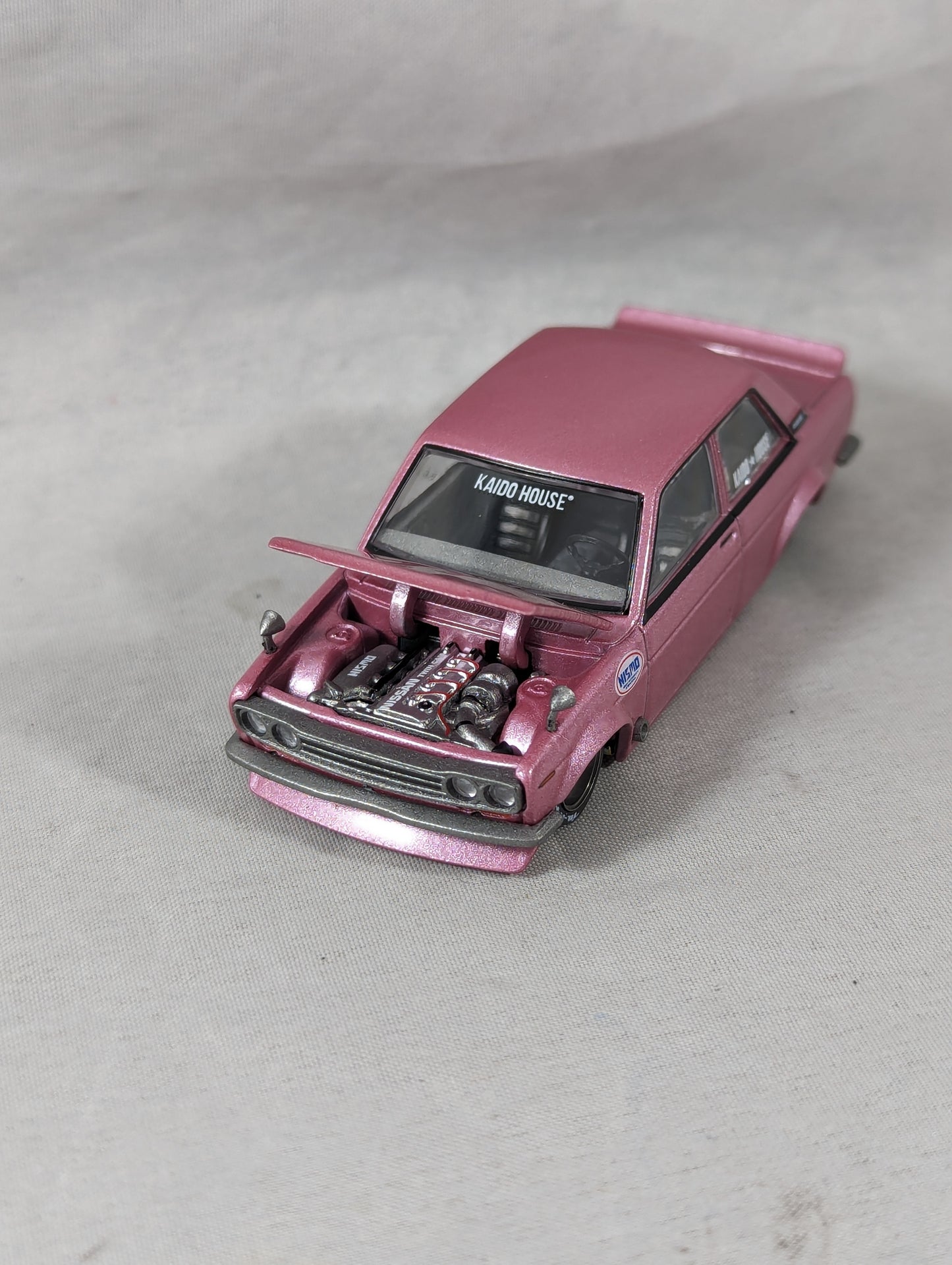 Mini GT Kaido House  Datsun Street 510 Nismo V1 Pink, Sealed box