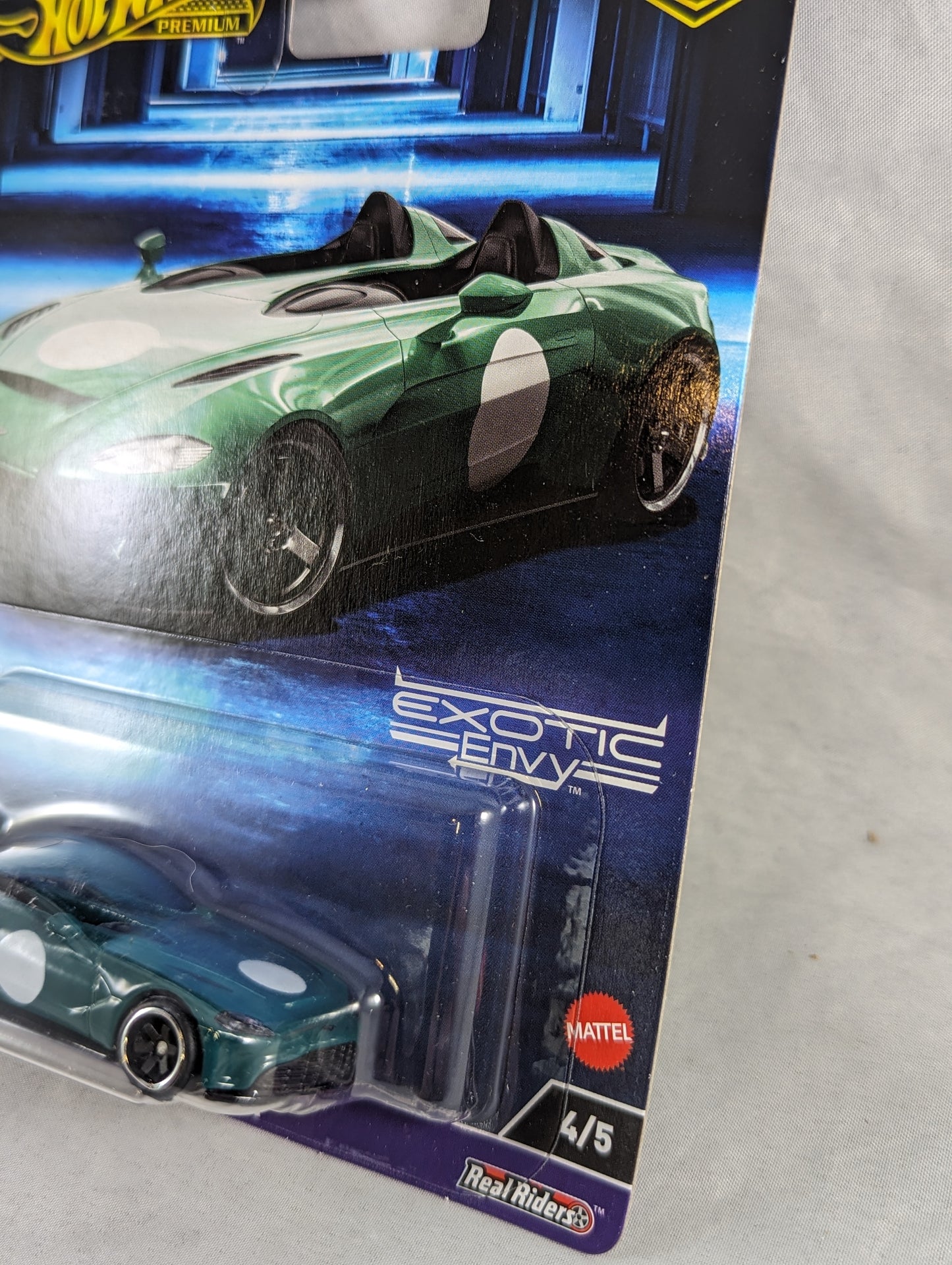 Hot Wheels Aston Martin V12 Speedster Exotic Envy