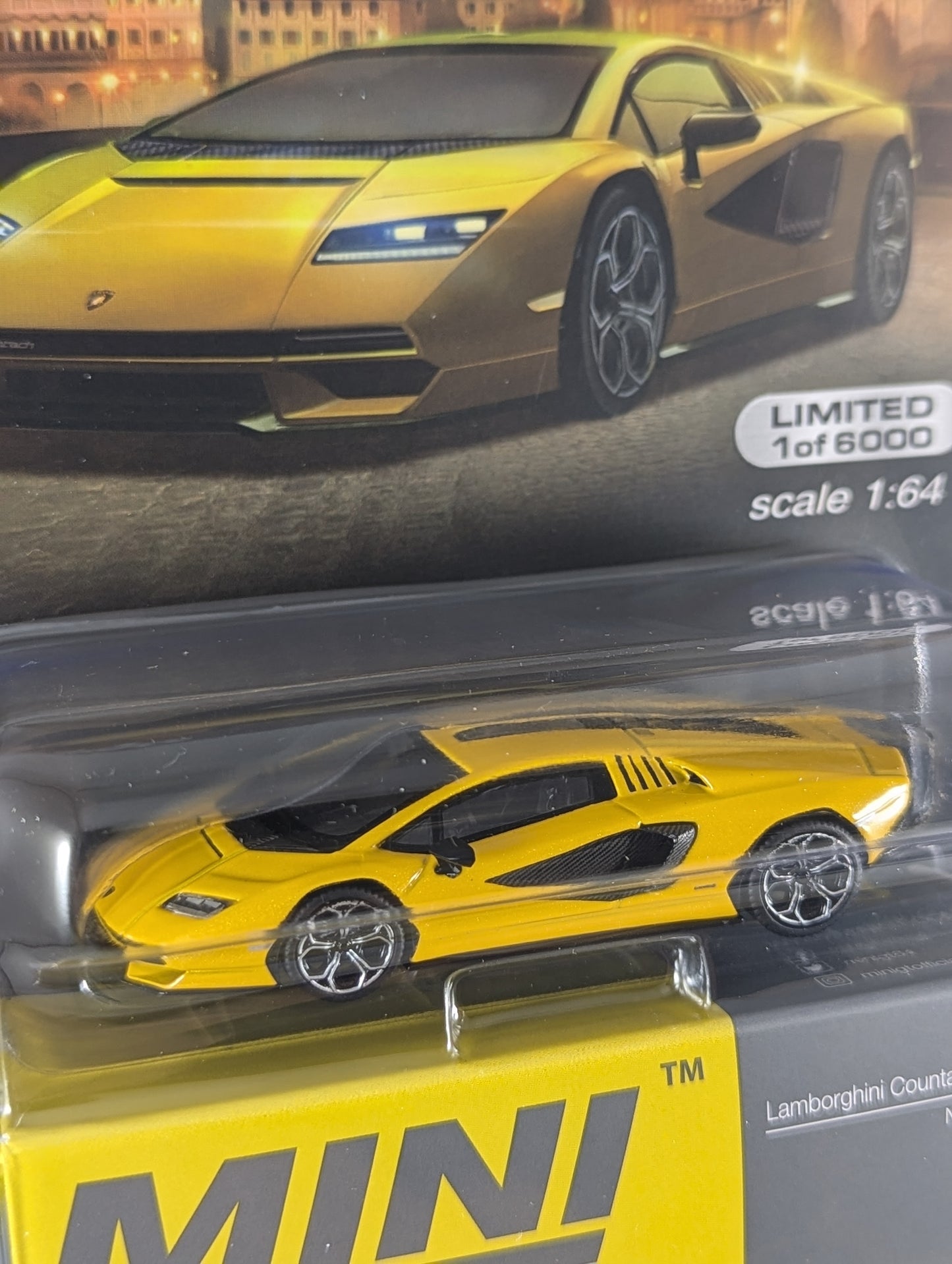 Mini GT  Lamborghini Countach LPI 800-4 New Giallo Orion