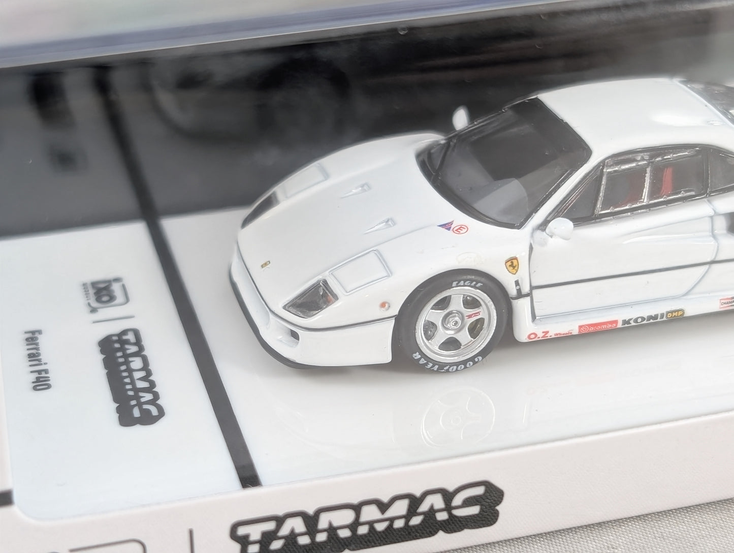 Tarmac Ferrari F40 Lightweight White IXO models Road 64