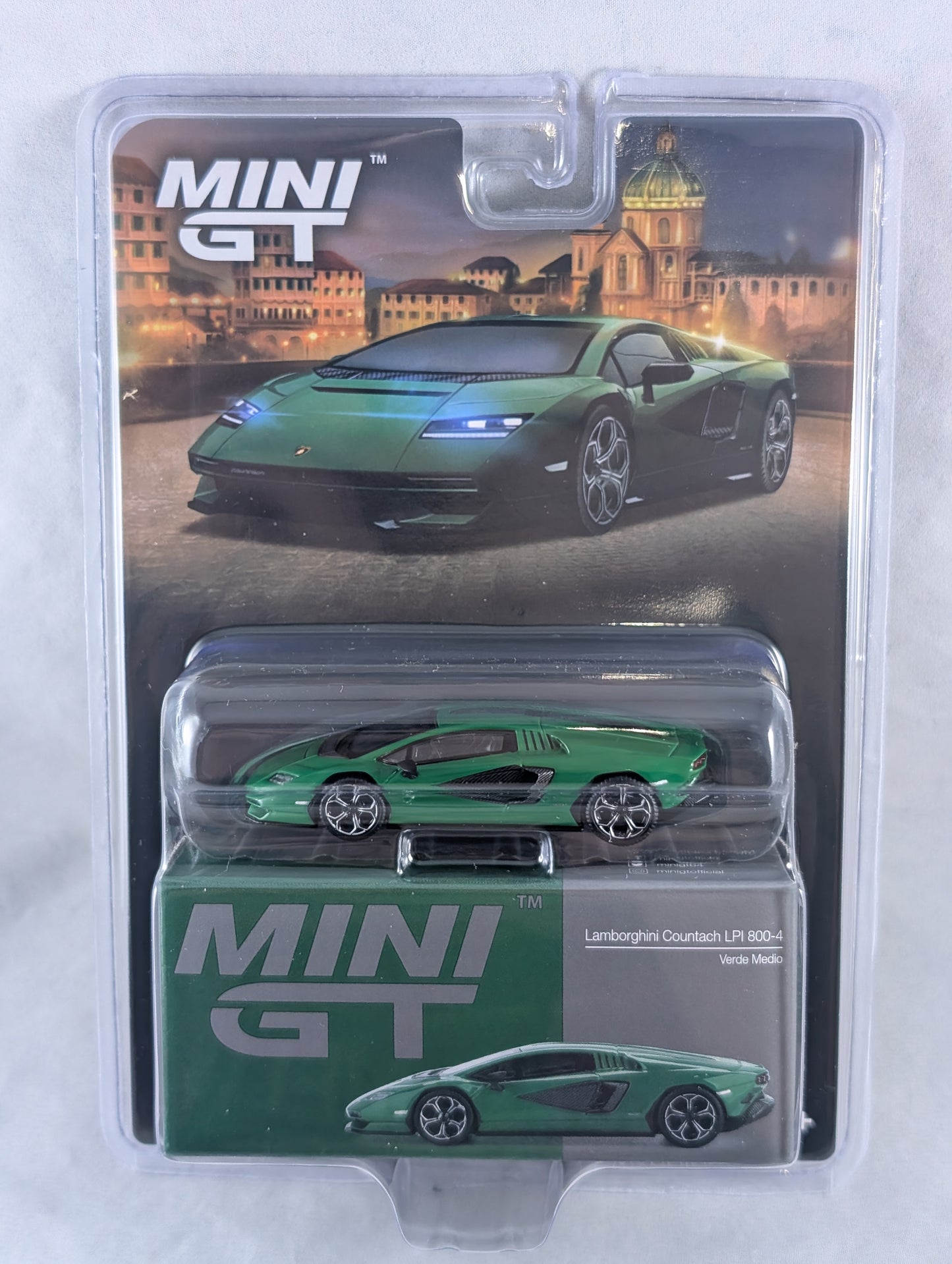 Mini GT Lamborghini countach LPI 800-4