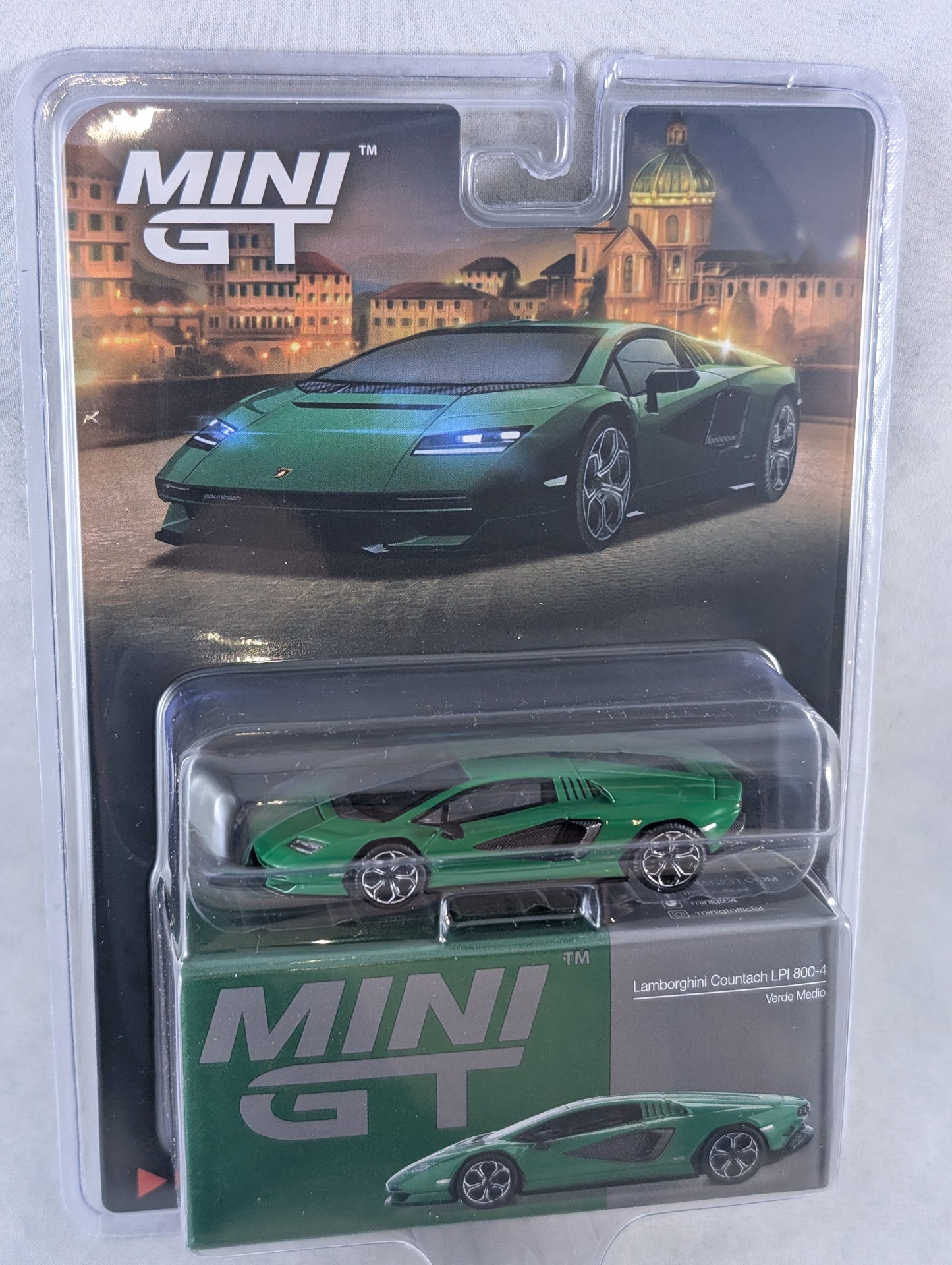 Mini GT Lamborghini countach LPI 800-4