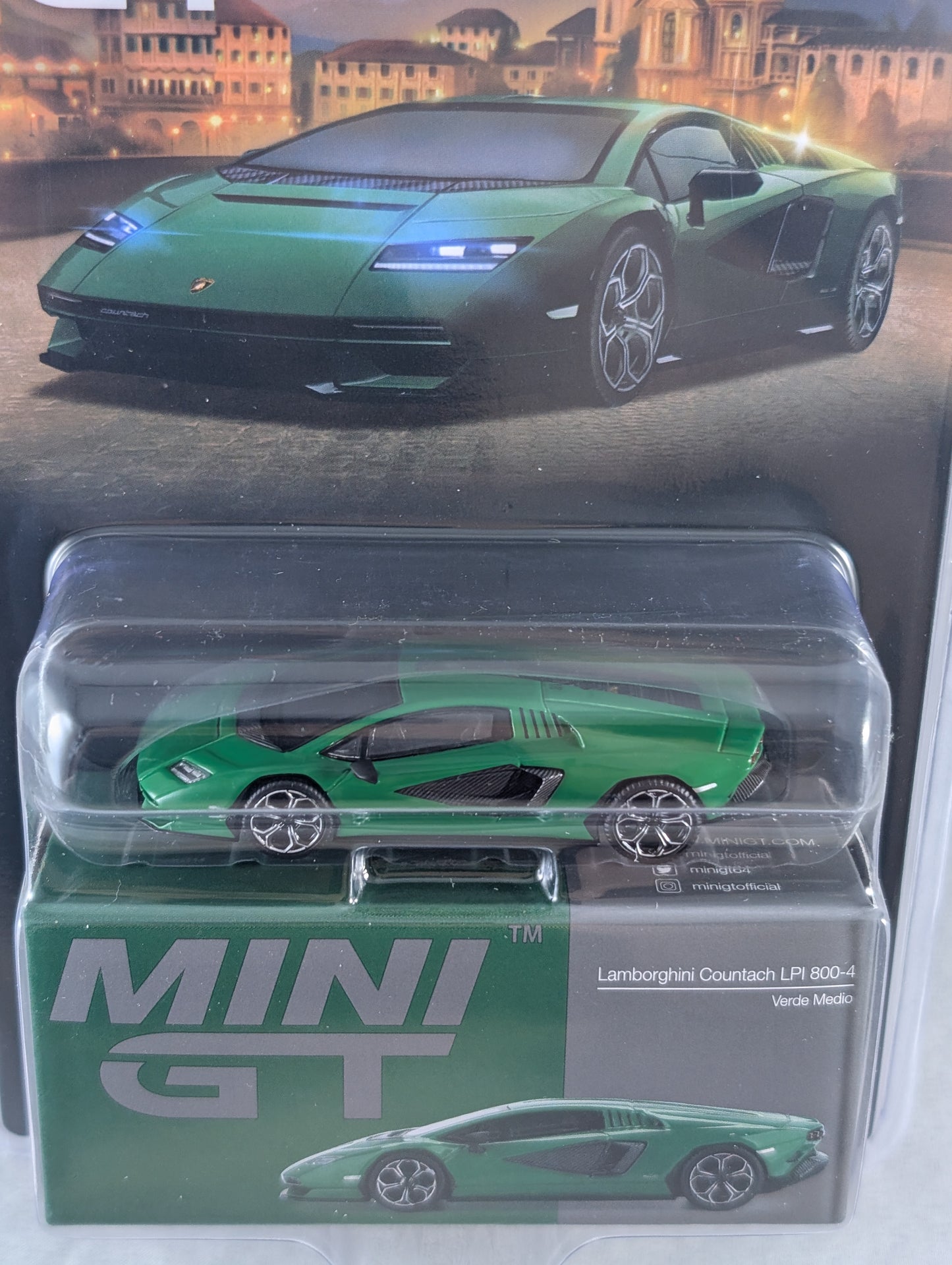 Mini GT Lamborghini countach LPI 800-4