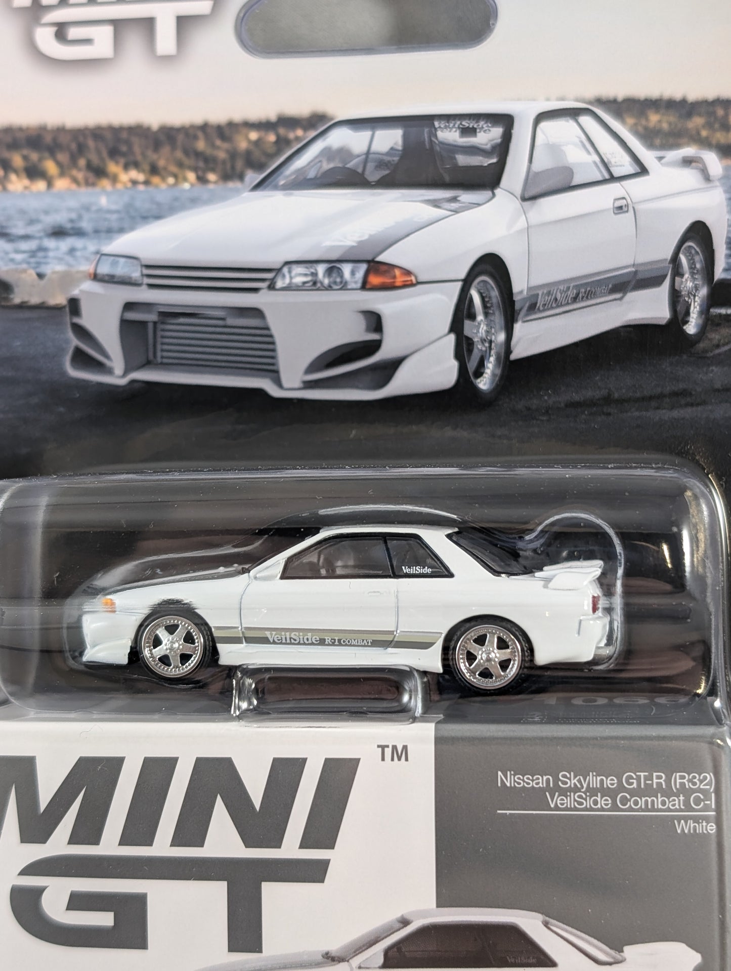 Mini GT Nissan Skyline GTR R32 Veilside Combat C-I White