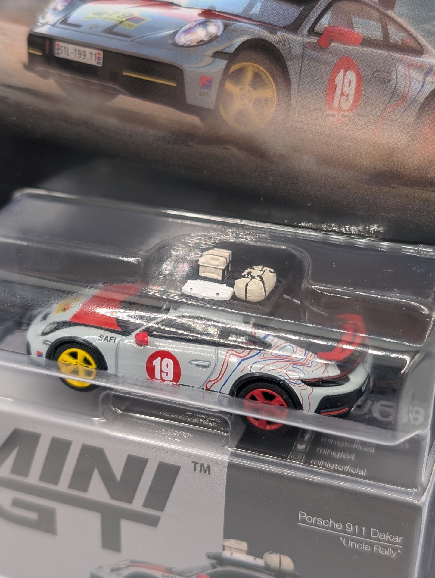 Mini GT Porsche 911 Dakar Uncle Rally